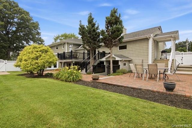 60 Hawthorne Street, Selden, NY 11784