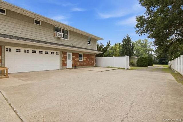 60 Hawthorne Street, Selden, NY 11784
