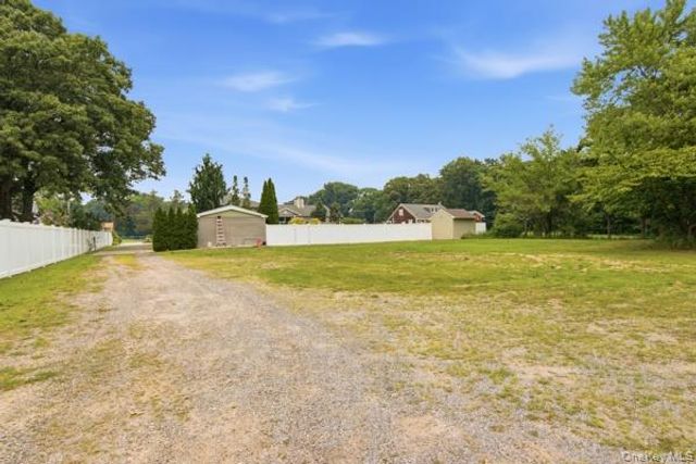 60 Hawthorne Street, Selden, NY 11784
