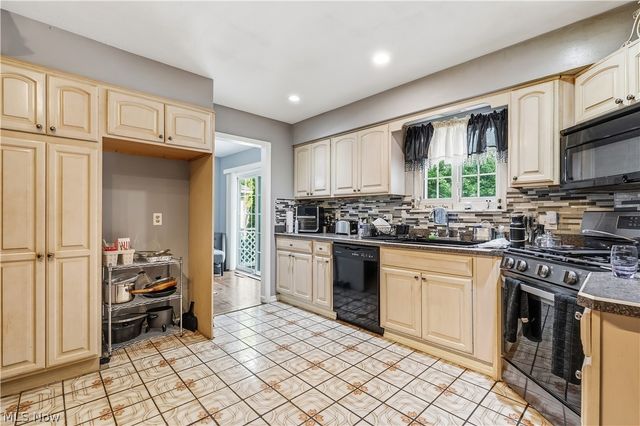 10717 Penfield Avenue, Garfield Heights, OH 44125