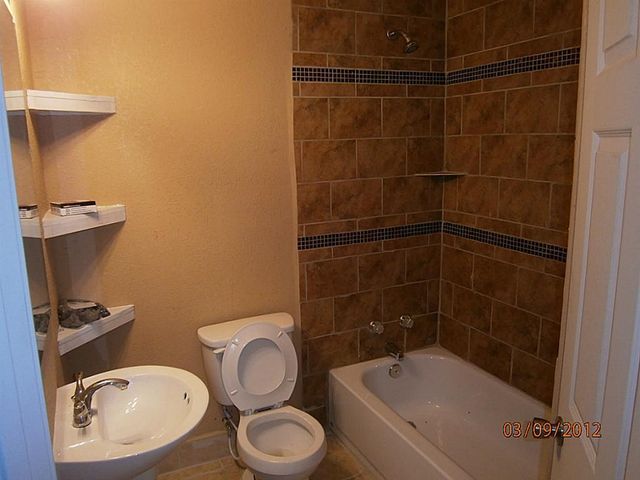 225 Nanlee Street, La Marque, TX 77568