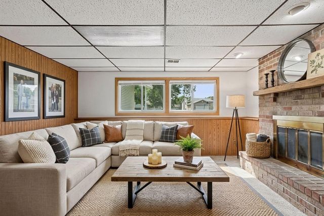 11843 Marigold Street NW, Coon Rapids, MN 55433