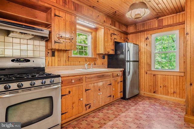 19265 CHARLES TOWN RD, Harpers Ferry, WV 25425