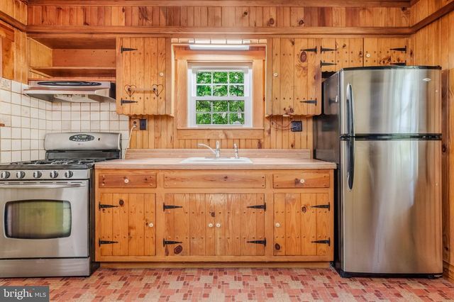 19265 CHARLES TOWN RD, Harpers Ferry, WV 25425