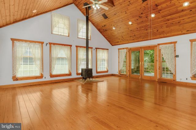 19265 CHARLES TOWN RD, Harpers Ferry, WV 25425