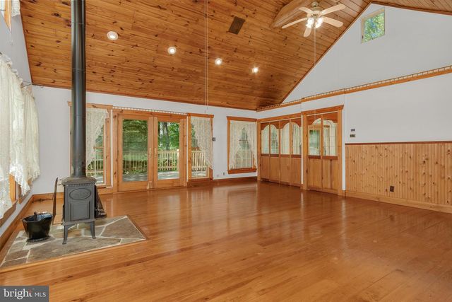 19265 CHARLES TOWN RD, Harpers Ferry, WV 25425