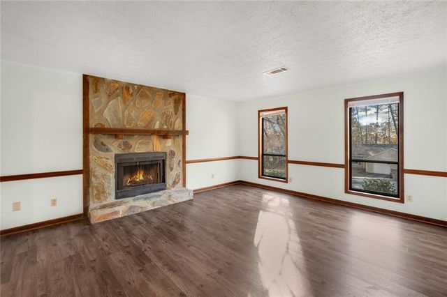 1810 River Rock Trail, Woodstock, GA 30188