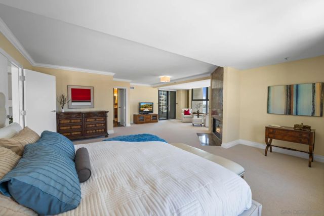 645 Front St 2002, San Diego, CA 92101