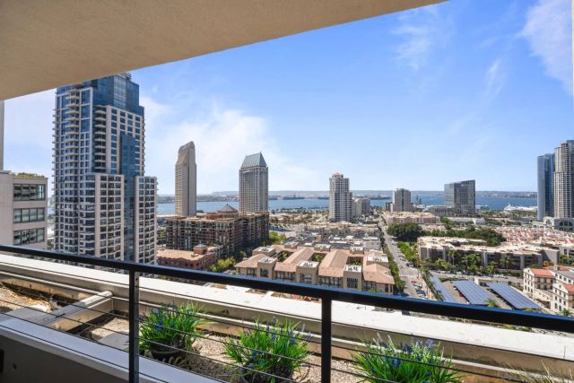 645 Front St 2002, San Diego, CA 92101