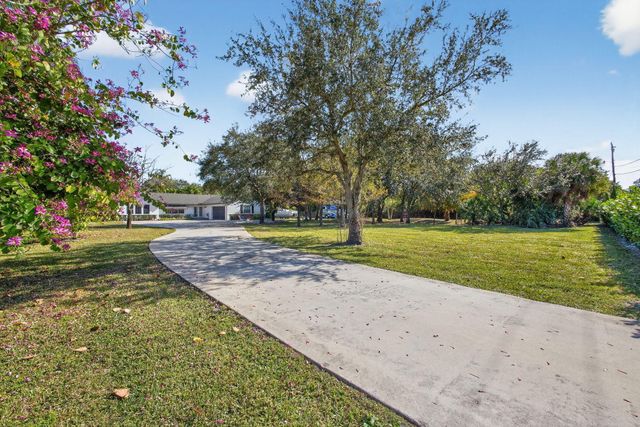 8218 S Elizabeth Avenue, Palm Beach Gardens, FL 33418