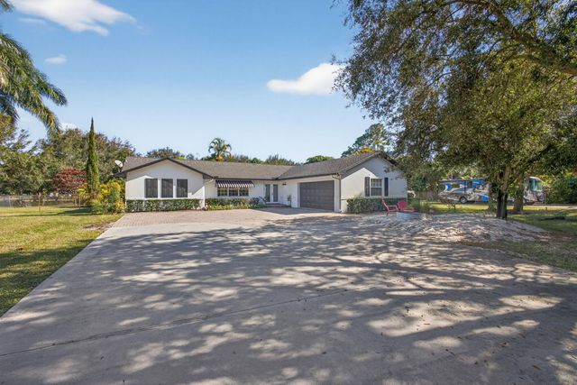 8218 S Elizabeth Avenue, Palm Beach Gardens, FL 33418