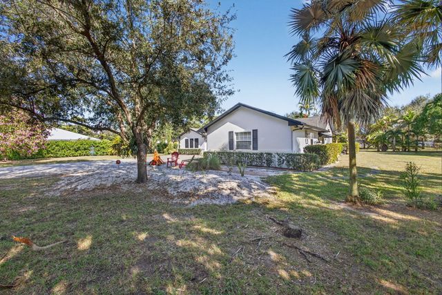 8218 S Elizabeth Avenue, Palm Beach Gardens, FL 33418