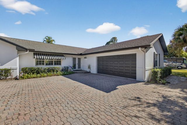 8218 S Elizabeth Avenue, Palm Beach Gardens, FL 33418