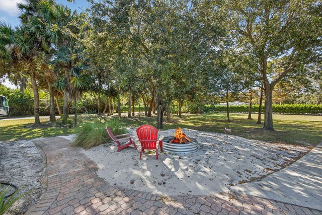 8218 S Elizabeth Avenue, Palm Beach Gardens, FL 33418