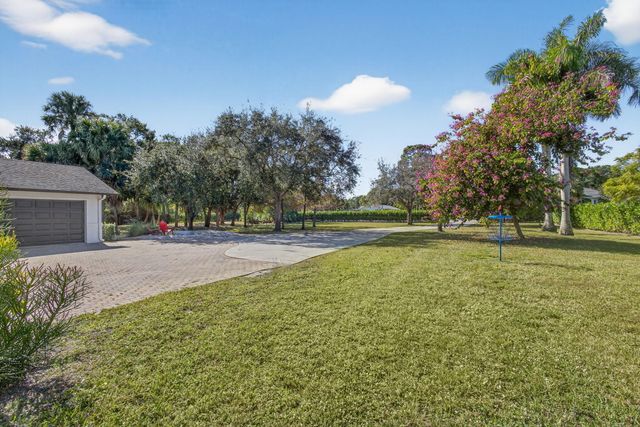 8218 S Elizabeth Avenue, Palm Beach Gardens, FL 33418