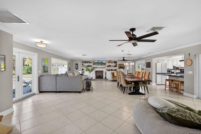 8218 S Elizabeth Avenue, Palm Beach Gardens, FL 33418