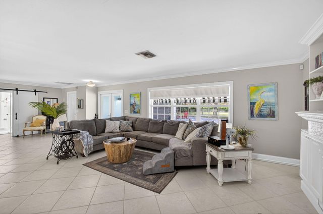 8218 S Elizabeth Avenue, Palm Beach Gardens, FL 33418