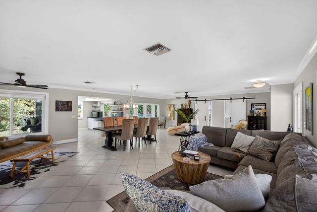 8218 S Elizabeth Avenue, Palm Beach Gardens, FL 33418