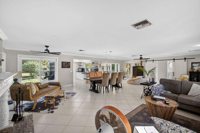 8218 S Elizabeth Avenue, Palm Beach Gardens, FL 33418