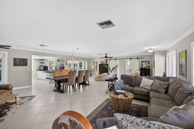 8218 S Elizabeth Avenue, Palm Beach Gardens, FL 33418