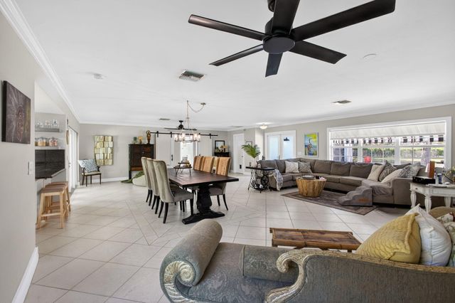 8218 S Elizabeth Avenue, Palm Beach Gardens, FL 33418