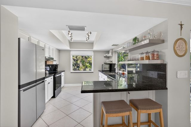 8218 S Elizabeth Avenue, Palm Beach Gardens, FL 33418