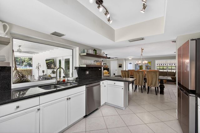 8218 S Elizabeth Avenue, Palm Beach Gardens, FL 33418