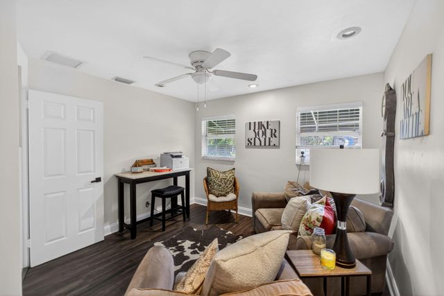 8218 S Elizabeth Avenue, Palm Beach Gardens, FL 33418