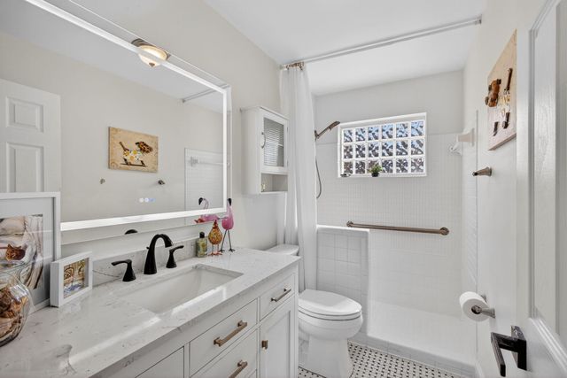 8218 S Elizabeth Avenue, Palm Beach Gardens, FL 33418