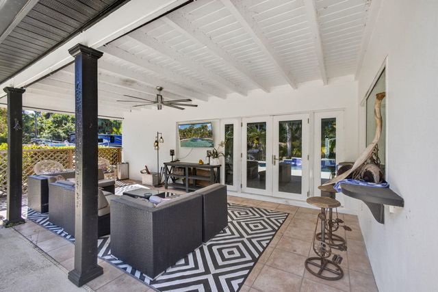 8218 S Elizabeth Avenue, Palm Beach Gardens, FL 33418