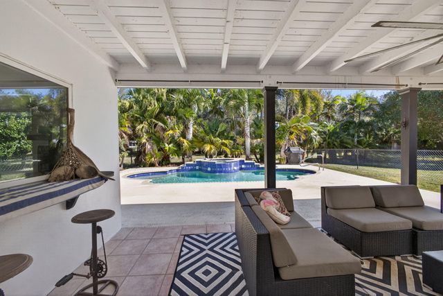 8218 S Elizabeth Avenue, Palm Beach Gardens, FL 33418