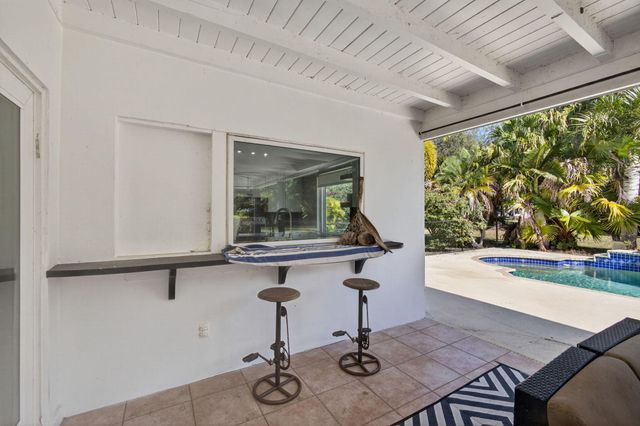 8218 S Elizabeth Avenue, Palm Beach Gardens, FL 33418