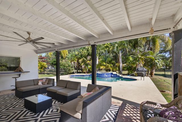 8218 S Elizabeth Avenue, Palm Beach Gardens, FL 33418