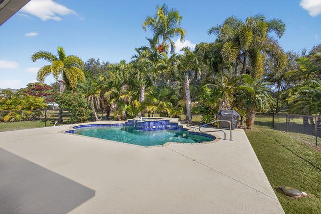 8218 S Elizabeth Avenue, Palm Beach Gardens, FL 33418