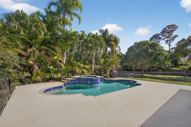 8218 S Elizabeth Avenue, Palm Beach Gardens, FL 33418