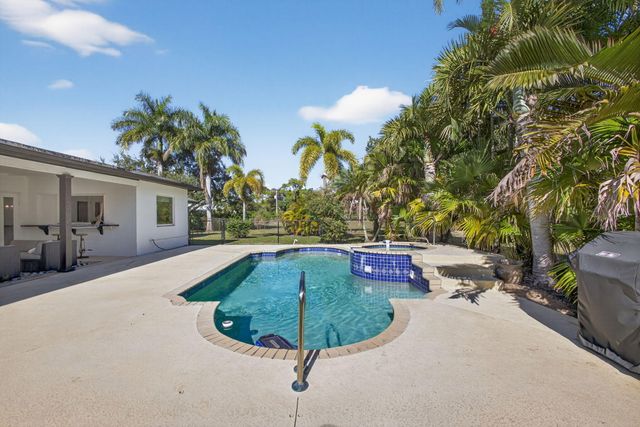 8218 S Elizabeth Avenue, Palm Beach Gardens, FL 33418