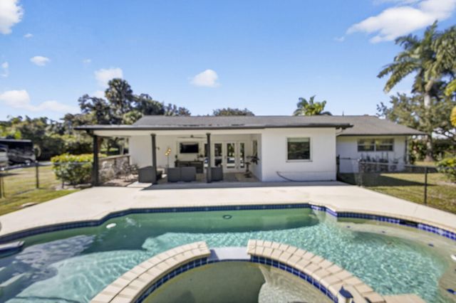 8218 S Elizabeth Avenue, Palm Beach Gardens, FL 33418