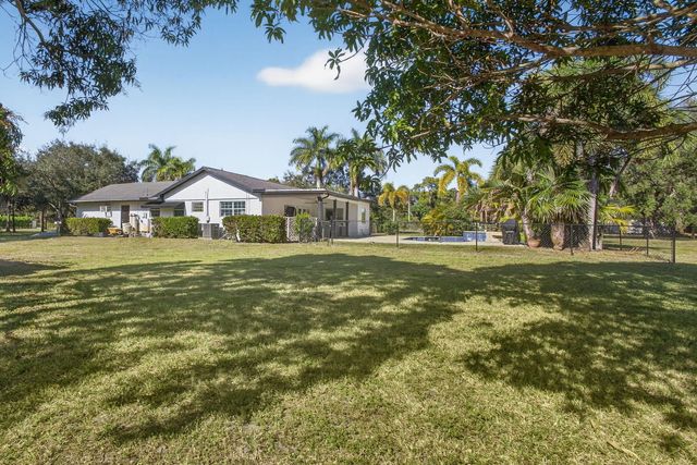 8218 S Elizabeth Avenue, Palm Beach Gardens, FL 33418