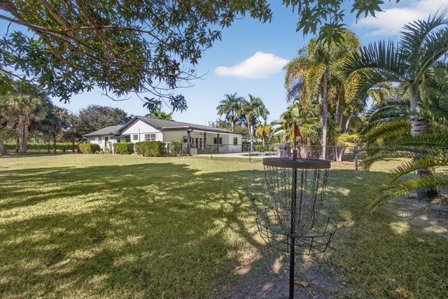 8218 S Elizabeth Avenue, Palm Beach Gardens, FL 33418