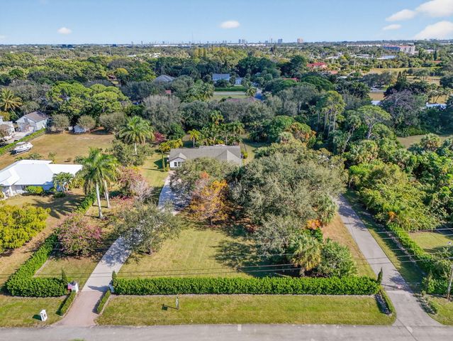 8218 S Elizabeth Avenue, Palm Beach Gardens, FL 33418
