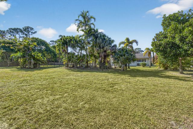 8218 S Elizabeth Avenue, Palm Beach Gardens, FL 33418