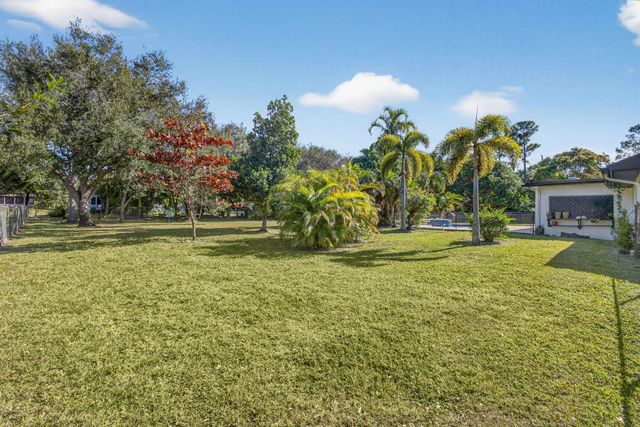 8218 S Elizabeth Avenue, Palm Beach Gardens, FL 33418