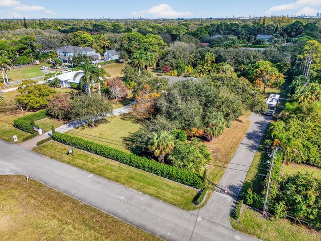 8218 S Elizabeth Avenue, Palm Beach Gardens, FL 33418