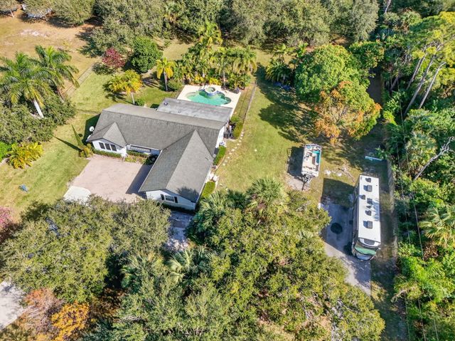 8218 S Elizabeth Avenue, Palm Beach Gardens, FL 33418