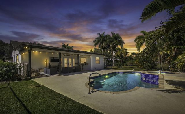 8218 S Elizabeth Avenue, Palm Beach Gardens, FL 33418