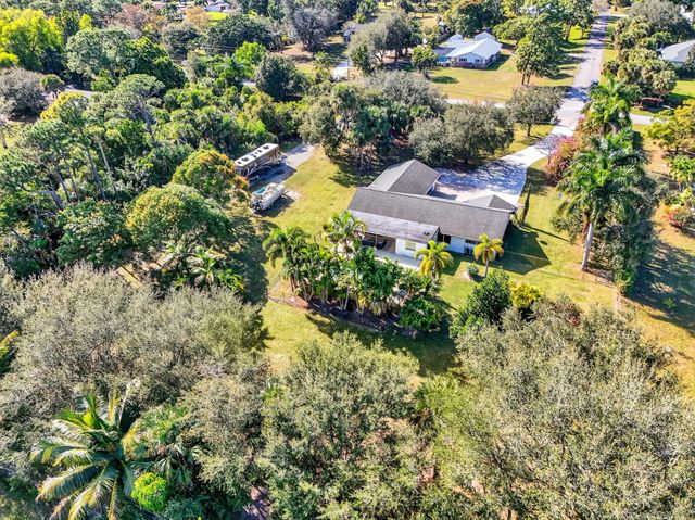 8218 S Elizabeth Avenue, Palm Beach Gardens, FL 33418