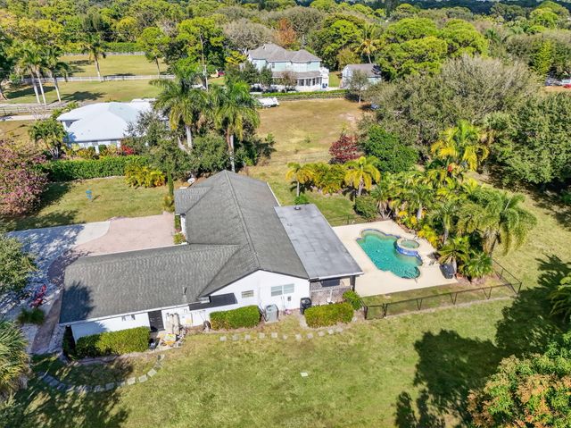 8218 S Elizabeth Avenue, Palm Beach Gardens, FL 33418