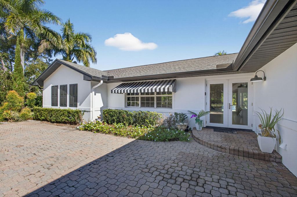 8218 S Elizabeth Avenue, Palm Beach Gardens, FL 33418