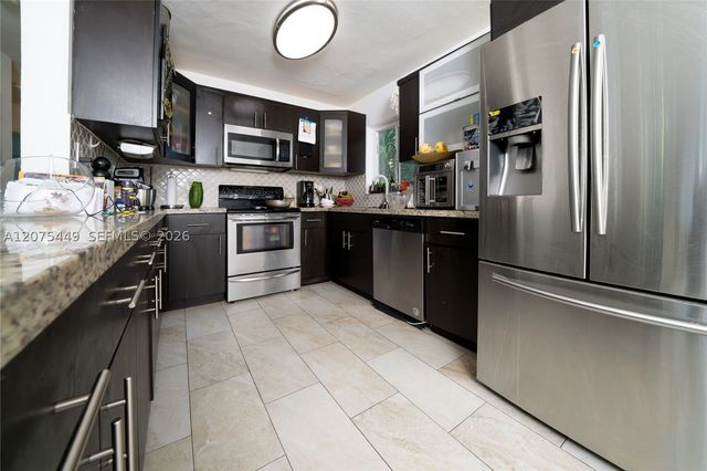 6944 SW 10th Ct, Pembroke Pines, FL 33023