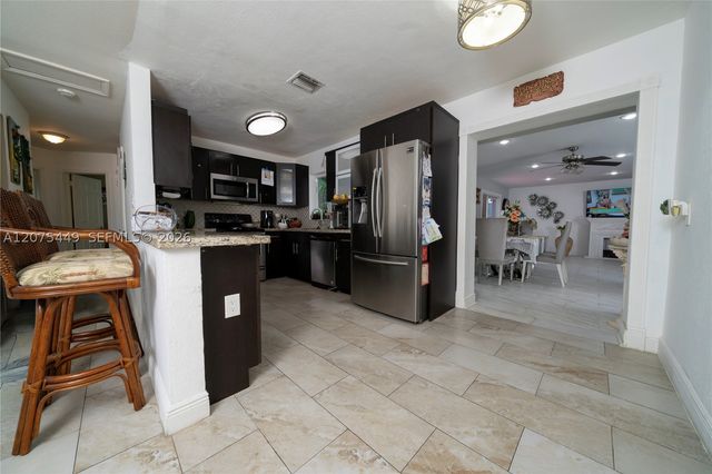 6944 SW 10th Ct, Pembroke Pines, FL 33023